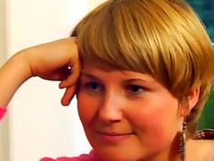 Brunette Lisa Daniels deepthroating a large fat ramrod