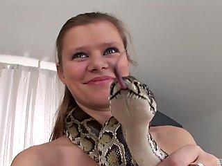 FakeAgent Stunningly hot brunette fucks for model job on camera